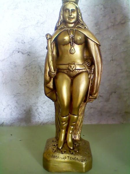 IMAGEM DE DE POMBA GIRA EM ACABAMENT OURO ENVELHECIDO 35 CM